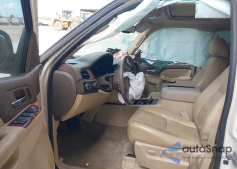 2013 Chevrolet Suburban 1500 Ltz z USA, uszkodzony, nr VIN 1GNSKKE7XDR195652